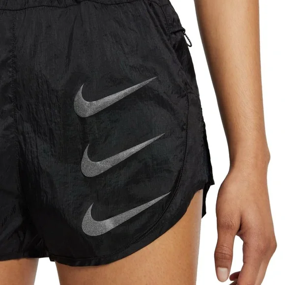 Nike Running Run Division tempo luxe 2in1 shorts in black - Picture 2 of 13